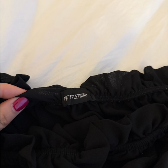 PrettyLittleThing Off-Shoulder Ruffle Long Sleeve Crop Top - Picture 5 of 6